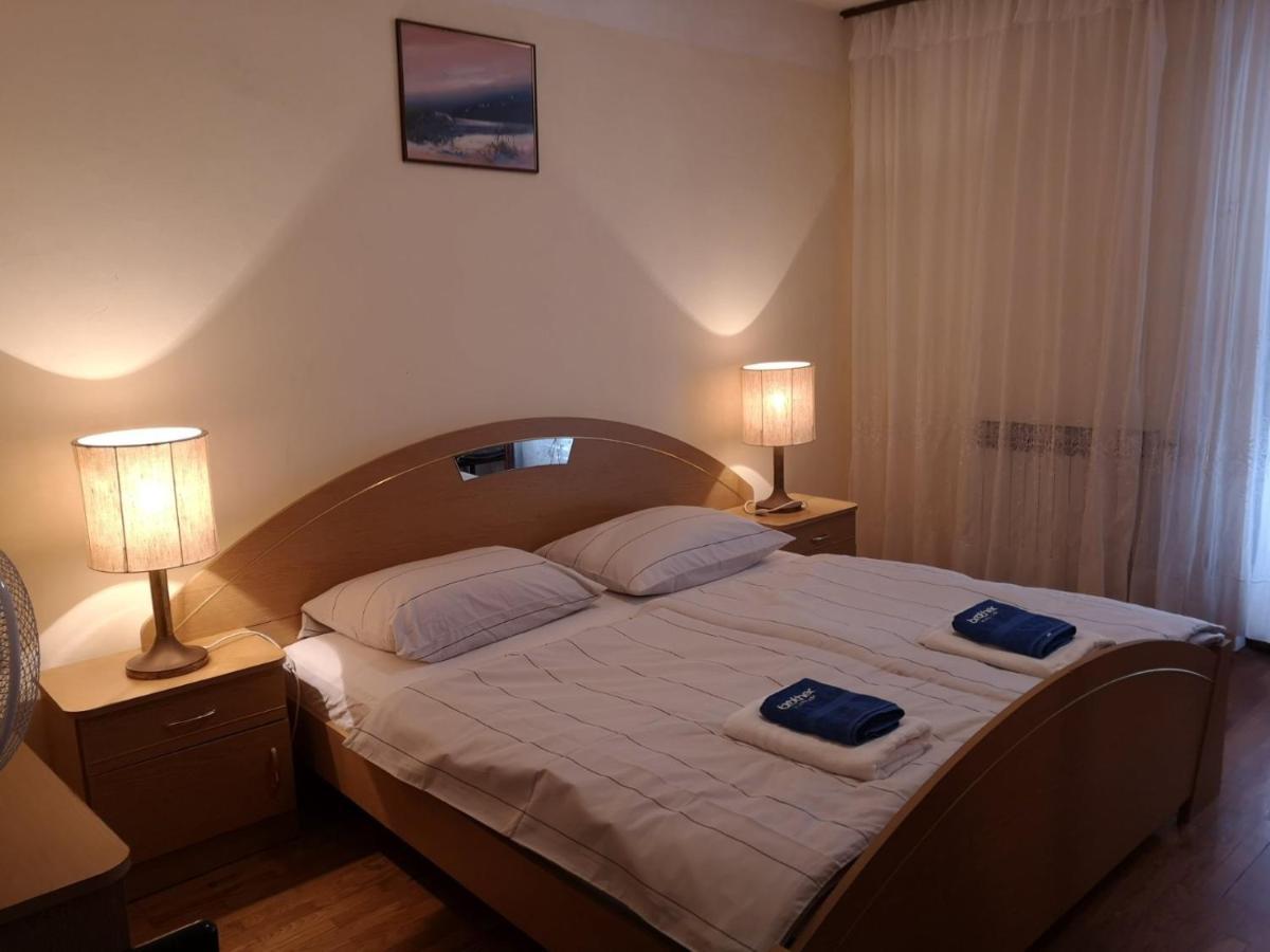 Apartments With A Parking Space Kampor, Rab - 5032 Экстерьер фото