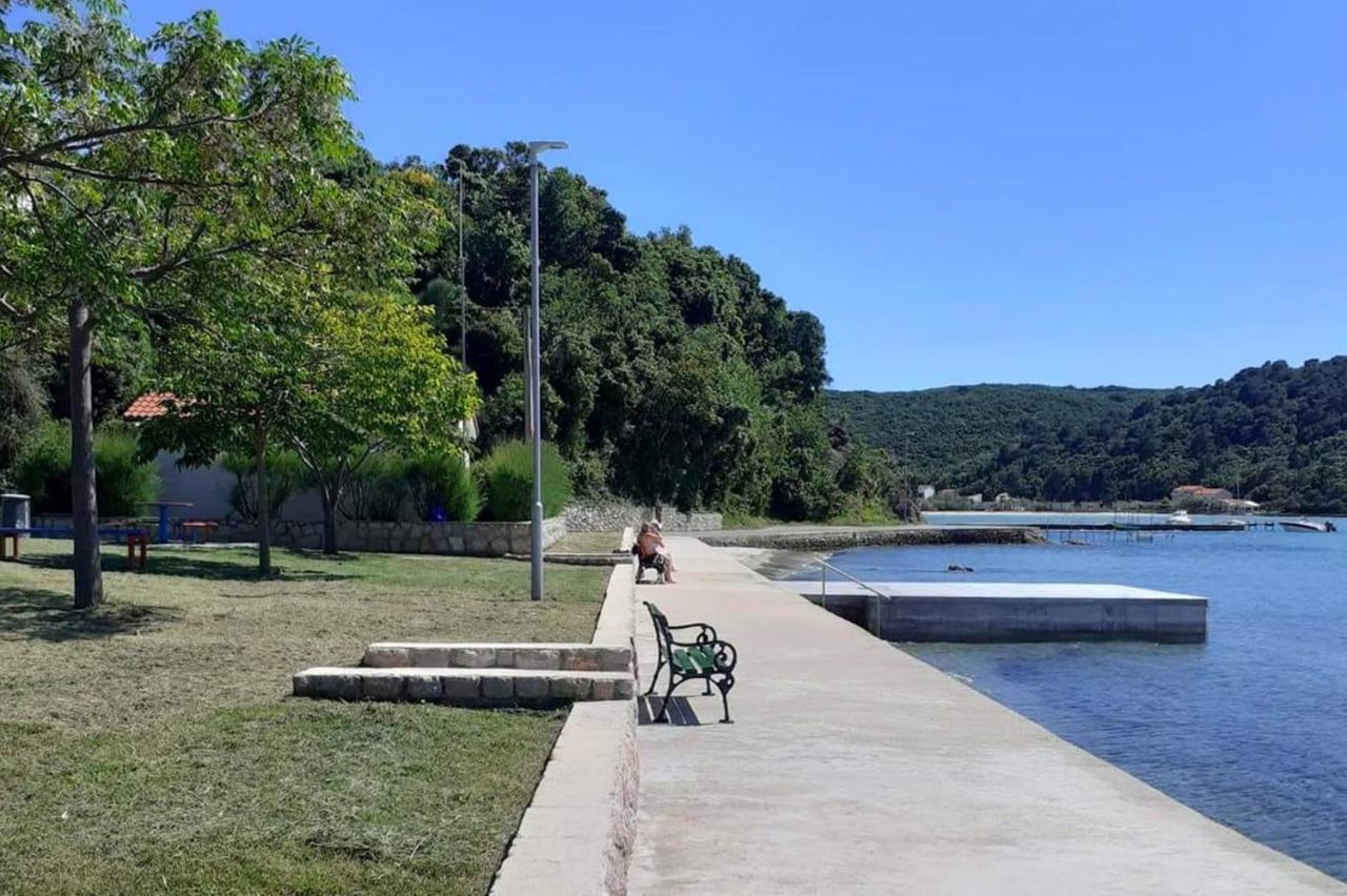 Apartments With A Parking Space Kampor, Rab - 5032 Экстерьер фото